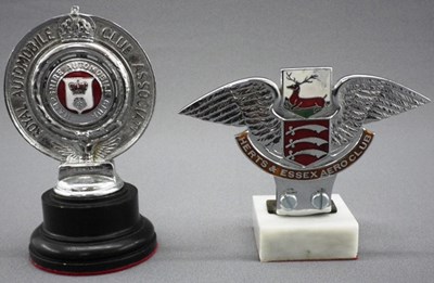 Lot 031 - Motoring badges