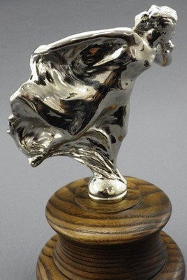 Lot 036 - Whisper motor mascot