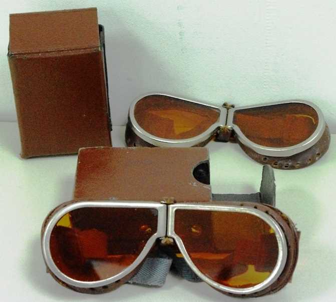 Lot 54 - Aviation/driving goggles