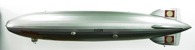 Lot 071 - Airship model