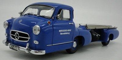 Lot 64 - Mercedes-Benz Renntransporter by CMC