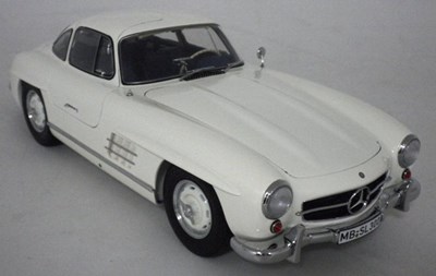 Lot 67 - 1/12 scale 300SL Gullwing model