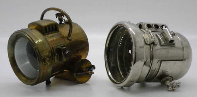 Lot 21 - 2 x vehicle gas lamps