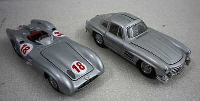 Lot 32 - Franklin Mint - Mercedes x 2