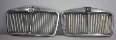 Lot 39 - MG Grills x 2