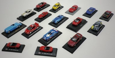Lot 66 - 16 Die-Cast models