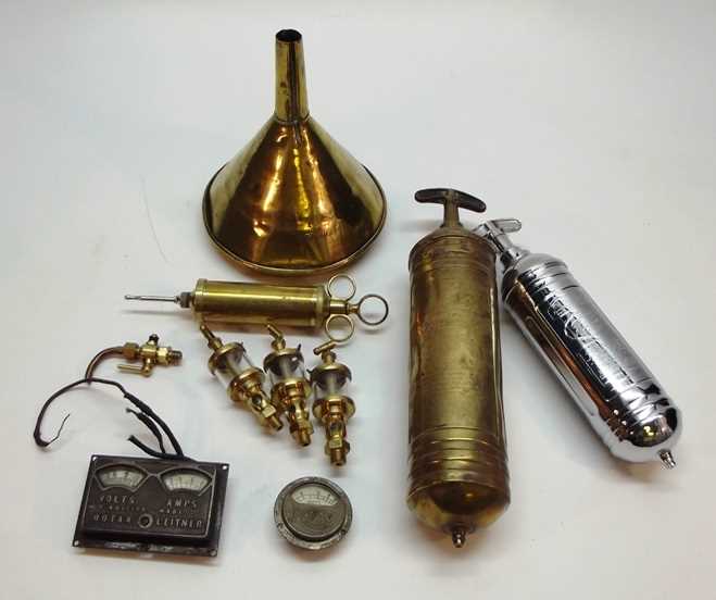 Lot 7 - A collection of motoring collectables