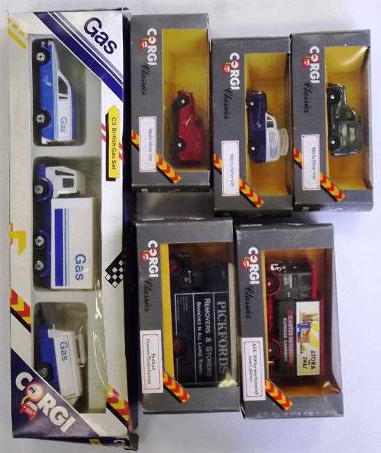 Lot 61 - Collectors’ models