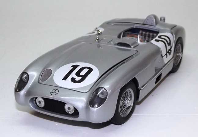 Lot 70 - Limited Mercedes-Benz 300 SL model