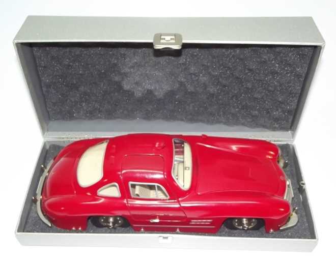 Lot 73 - Marklin Mercedes-Benz 300 SL model