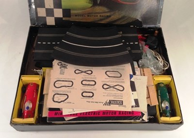 Lot 045 - 1963 Scalextric slot car race set
