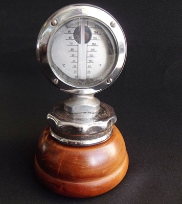 Lot 087 - Thermometer by Messko