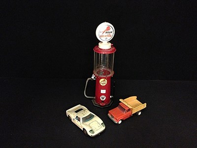 Lot 008 - Two tin plate models
