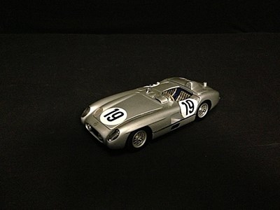 Lot 055 - Mercedes-Benz 300SLR roadster model