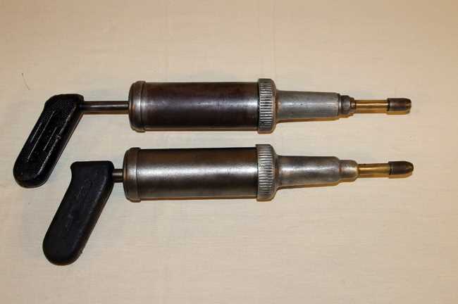 Lot 2 - Rubber wheel mallet & grease guns