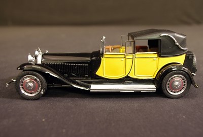 Lot 073 - Bugatti collectables