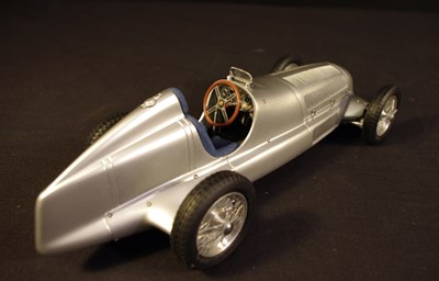 Lot 075 - Mercedes-Benz W25 model