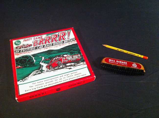 Lot 22 - party game and brush