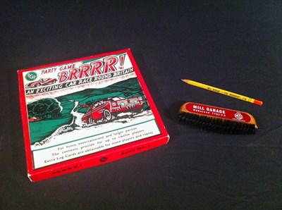 Lot 022 - party game and brush