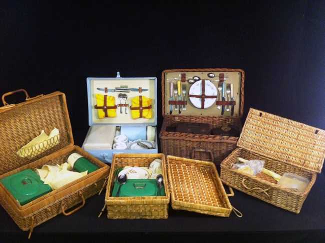 Lot 34 - 5x Picnic baskets