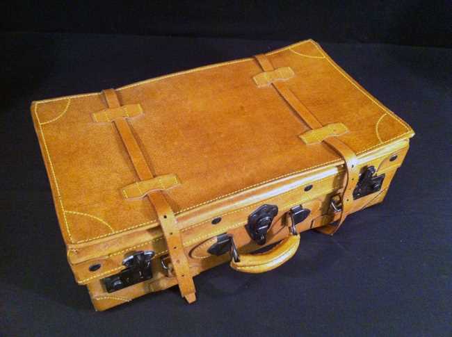 Lot 33 - Suitcase