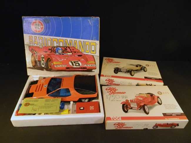 Lot 89 - 3 Large models