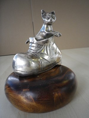 Lot 52 - Desmo motor mascot