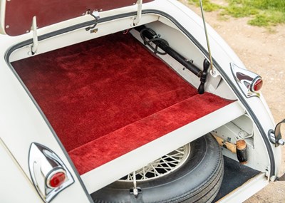 Lot 226 - 1952 Jaguar XK120 SE Roadster