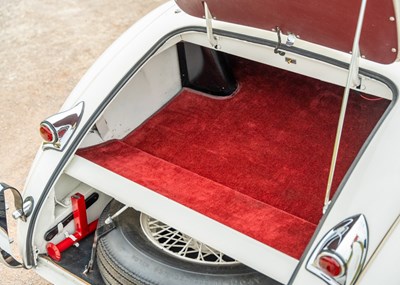 Lot 226 - 1952 Jaguar XK120 SE Roadster