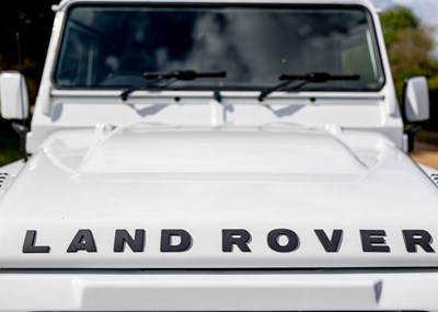 Lot 119 - 2013 Land Rover Defender 90 XS Urban Truck Glacier Edition