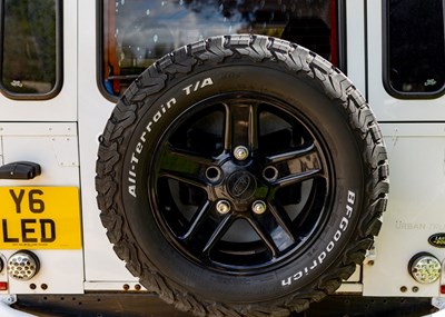 Lot 119 - 2013 Land Rover Defender 90 XS Urban Truck Glacier Edition