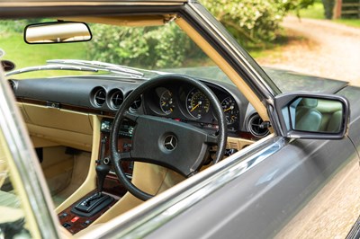 Lot 255 - 1984 Mercedes-Benz 500 SL