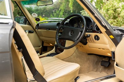 Lot 255 - 1984 Mercedes-Benz 500 SL