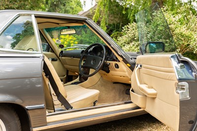 Lot 255 - 1984 Mercedes-Benz 500 SL