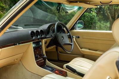 Lot 255 - 1984 Mercedes-Benz 500 SL