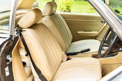 Lot 255 - 1984 Mercedes-Benz 500 SL