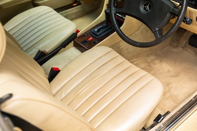 Lot 255 - 1984 Mercedes-Benz 500 SL