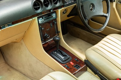 Lot 255 - 1984 Mercedes-Benz 500 SL