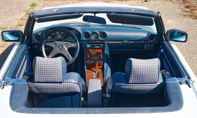 Lot 261 - 1986 Mercedes-Benz 560SL