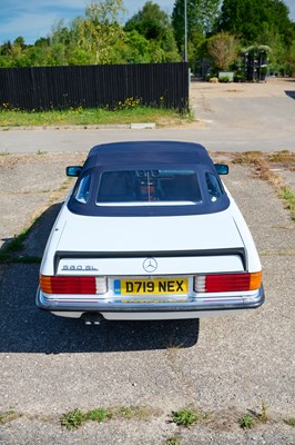 Lot 261 - 1986 Mercedes-Benz 560SL