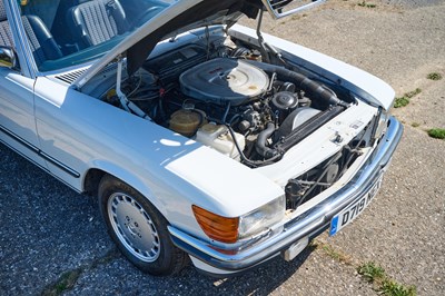 Lot 261 - 1986 Mercedes-Benz 560SL