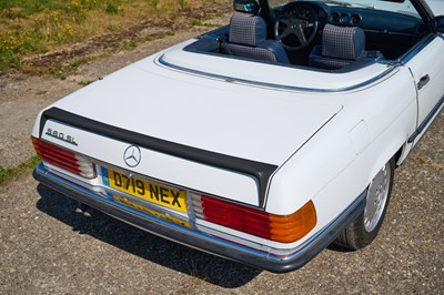 Lot 261 - 1986 Mercedes-Benz 560SL