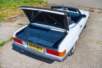 Lot 261 - 1986 Mercedes-Benz 560SL
