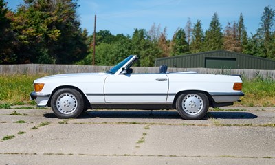 Lot 261 - 1986 Mercedes-Benz 560SL