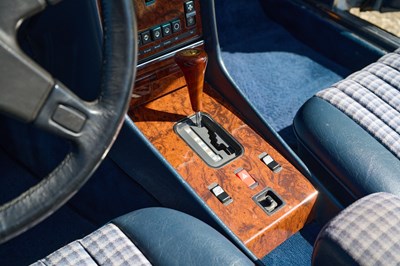 Lot 261 - 1986 Mercedes-Benz 560SL