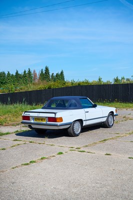 Lot 261 - 1986 Mercedes-Benz 560SL