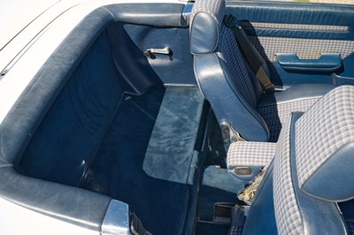 Lot 261 - 1986 Mercedes-Benz 560SL