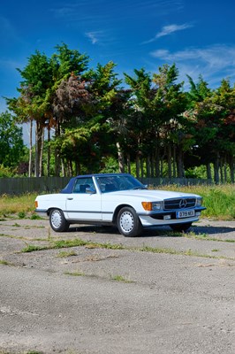 Lot 261 - 1986 Mercedes-Benz 560SL