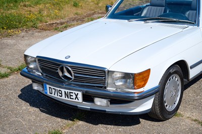 Lot 261 - 1986 Mercedes-Benz 560SL