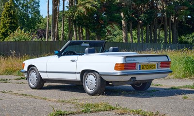 Lot 261 - 1986 Mercedes-Benz 560SL